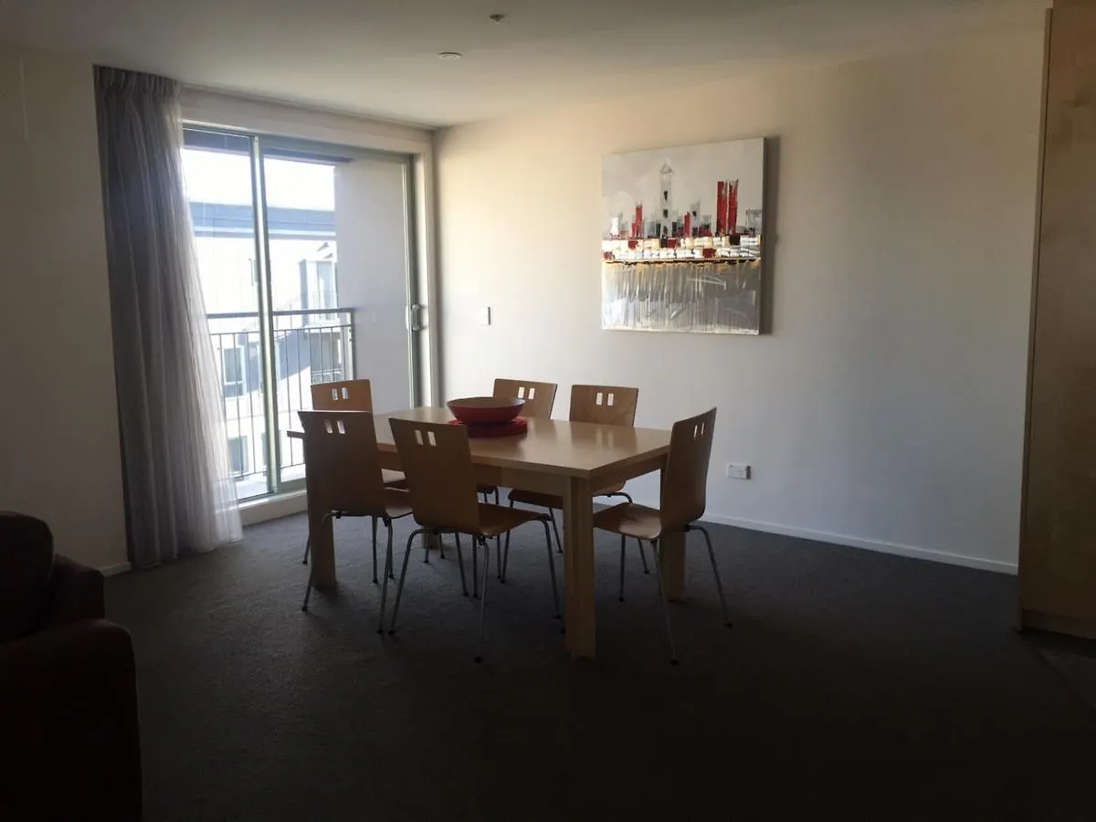 Cathedral Junction Three Bedroom Apartment كريستتشيرش